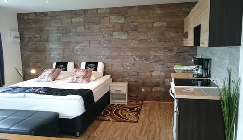 Deluxe Studio Suite, Multiple Beds, Non Smoking, Garden View