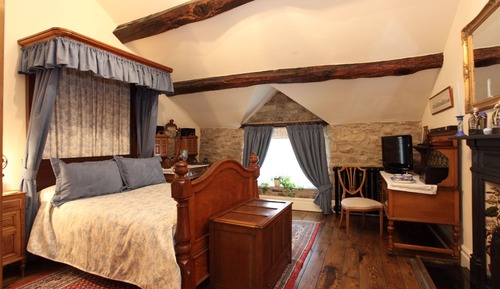 The Lancaster (Private Bathroom)