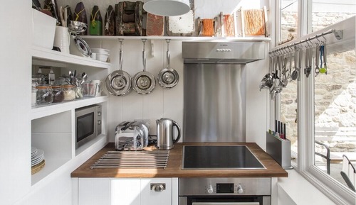 Antonia's Pearls, The Sea Cabin