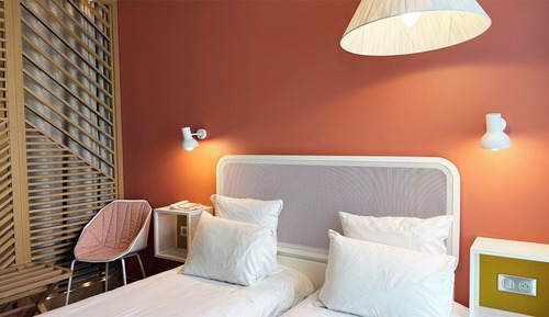 Classic Twin Room including self-service snacks & drinks in the Lounge Club