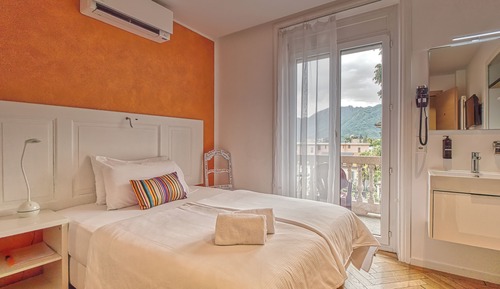 Business Double Room, Balcony, Hill View