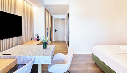 Premium Double Room, 1 King Bed, Non Smoking, Balcony