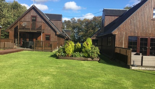 "Topaz" Luxury 5-Bedroom Lodge with Hot Tub