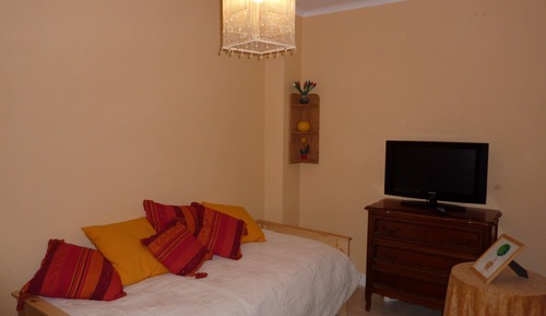 Room (Orange)