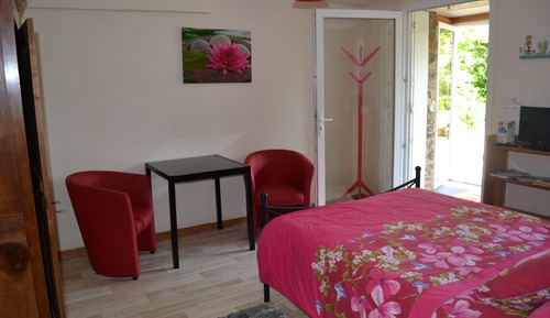 Double Room (Rouge)