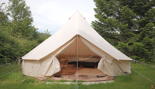 Comfort-telt - 1 queensize-seng - ikke-ryger - terrasse  med fælles badeværelser