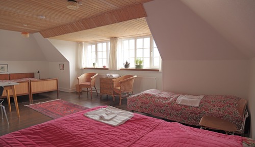 Familieværelse  med fælles badeværelser