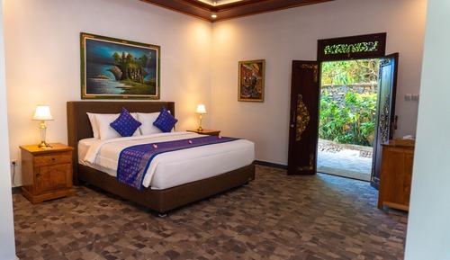 Black Panther Villa, Hill Landscape