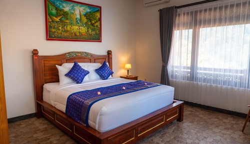 Dragon Villa, Hill Landscape