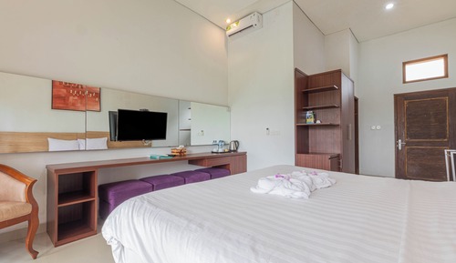 Deluxe Room, 1 King Bed, Hill View