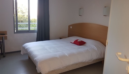 Double Room, 1 Queen Bed