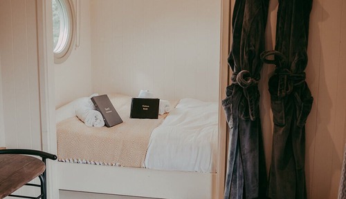 Standard Room, Ensuite, Mountain View (Daisy)