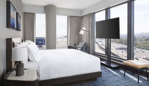 Suite, 1 King Bed, Corner