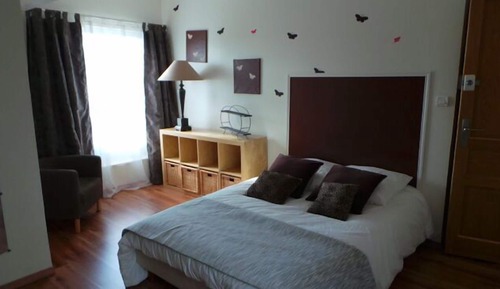 Double Room (Memyos)