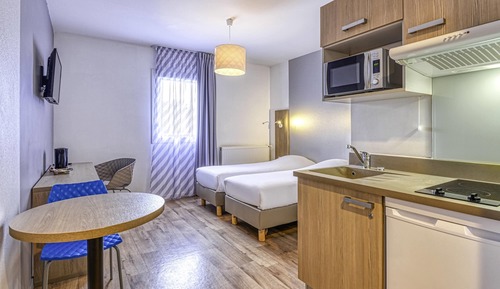Studio, 2 Twin Beds