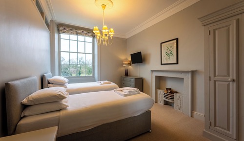 House, 6 Bedrooms (The Farmhouse Southwing)