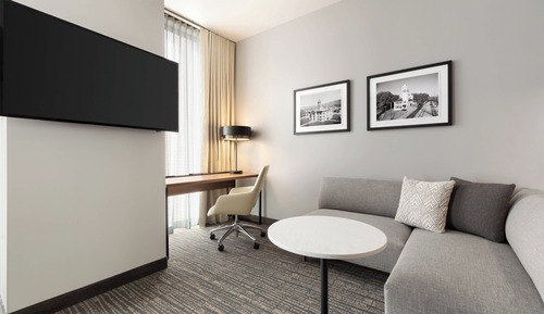 Studio, 1 King Bed (Hearing Accessible)