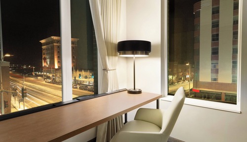 Studio, 1 King Bed, City View (Corner)