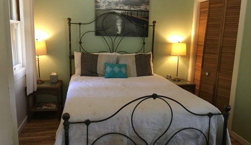 Room, 1 Queen Bed (Cabin #12)