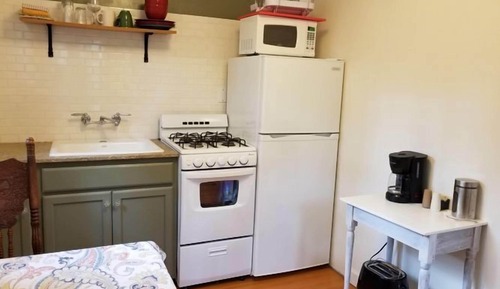 Room, 1 King Bed (Cabin #9)