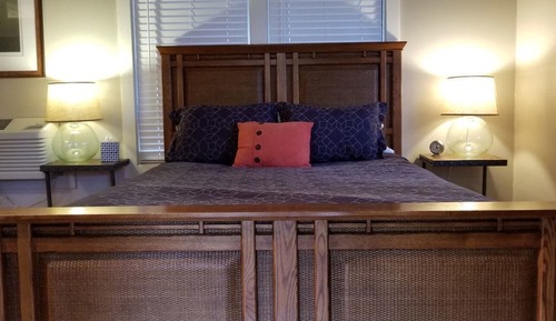 Room, 1 Queen Bed (Cabin #6)