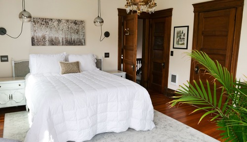 Suite (The Vly Room)