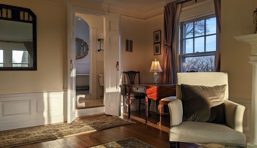 Premium Suite, 1 King Bed, Bathtub, Pool View