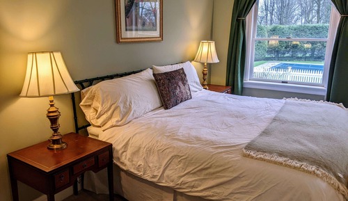 Premium Room, 1 King Bed, Non Smoking, Private Bathroom