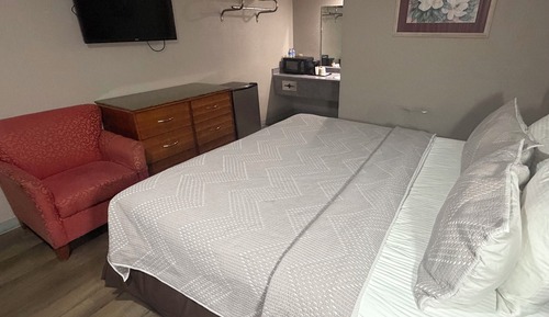 Single Room, 1 King Bed, Smoking