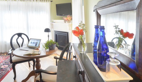 Room, 1 King Bed, Non Smoking (Hathorn Spring Room)