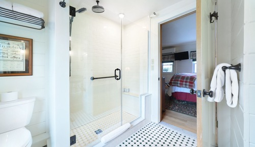 Room, 1 Queen Bed, Non Smoking (Adirondack Room)