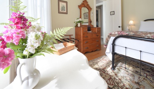 Room, 1 Queen Bed, Non Smoking (Cottage Room)