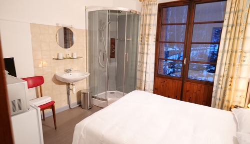 Economy Double Room, 1 Double Bed, Private Bathroom, Mountain View