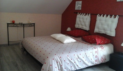 Double Room (Rouge)