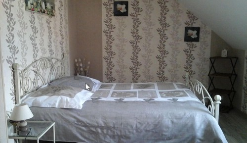 Triple Room (Taupe)