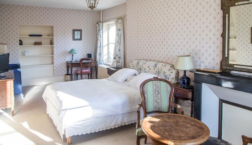 Double Room (De la Mare)