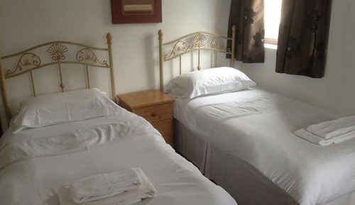 Basic Twin Room, Ensuite