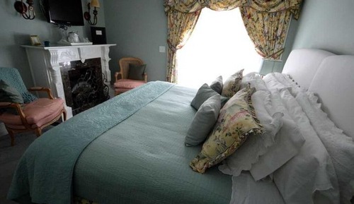 Country Victorian Room #11