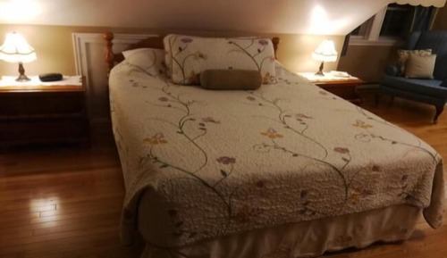 Basic Room, 1 Queen Bed