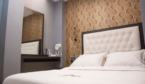 Standard Deluxe (Poppy Flower)