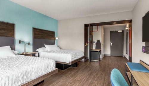 Room, 2 Queen Beds, Accessible (Roll-In Shower)