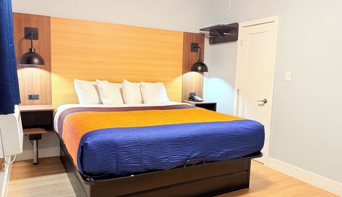 Standard Room, 1 King Bed
