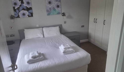 Classic Double Room, Ensuite (Room 5)