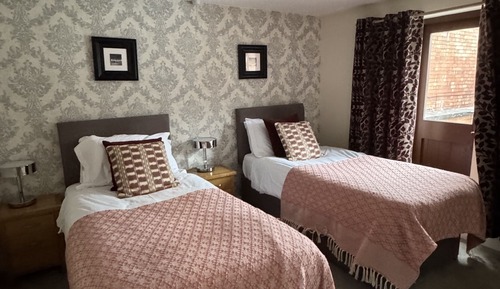 Superior Twin Room, Ensuite (Ebley)