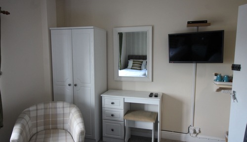 Standard Twin Room, Private Bathroom (Griffins)