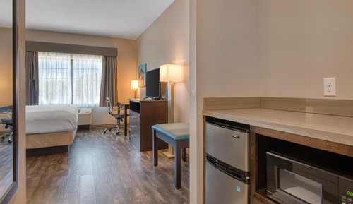 Standard Room, 1 King Bed, Non Smoking, Refrigerator & Microwave