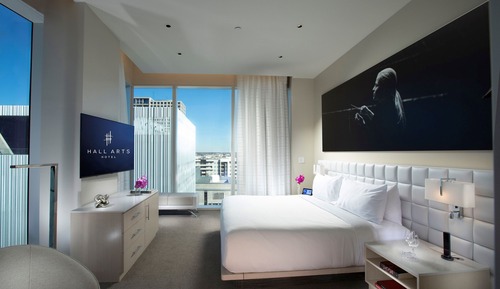 Premium Room, 1 King Bed, City View, Corner