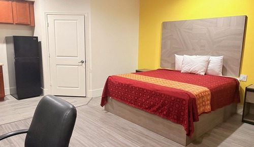 Room, 1 King Bed, Non Smoking, Kitchenette