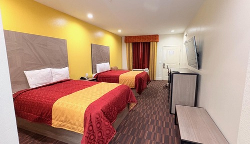 Room, 2 Queen Beds, Non Smoking, Kitchenette