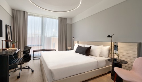 Premium Room, 1 King Bed, Accessible (Communications)